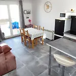 Maison De Village 2 Terrasse Et Garage Дом отдыха *
